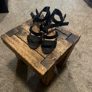 Woman’s size 6m dress shoes